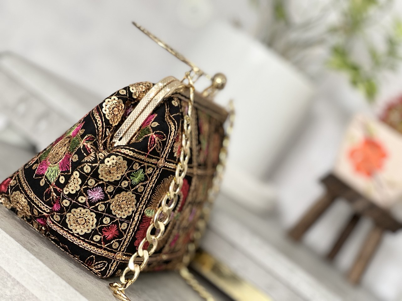 کیف مجلسی کلاچ برند نارسیس ، کیف کلاچ#جواهر دوزی#سنگ دوزی# کیف زنانه# اکسسوری# مجلسی#مهمانی#خاص#دست دوز